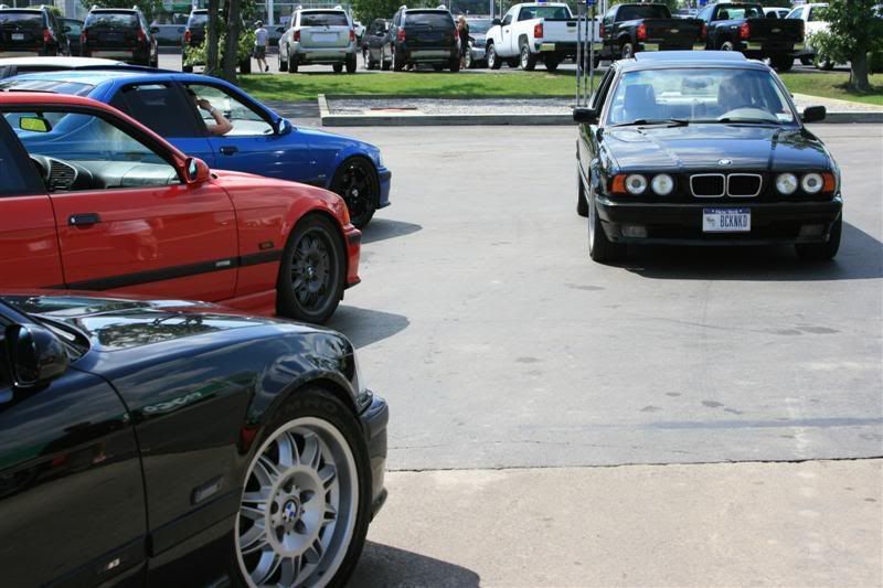 http://i218.photobucket.com/albums/cc111/BMWFTW1/M3Meet08-17-08055Medium.jpg?t=1251231455