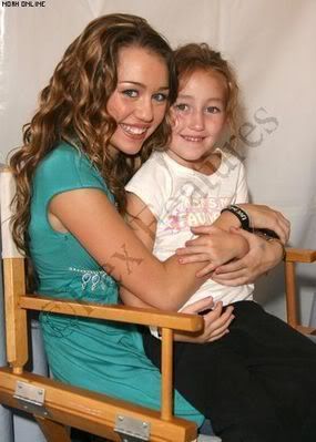 224b2808.jpg miley cyrus and her little sister noah cyrus.jpg image by lianh30