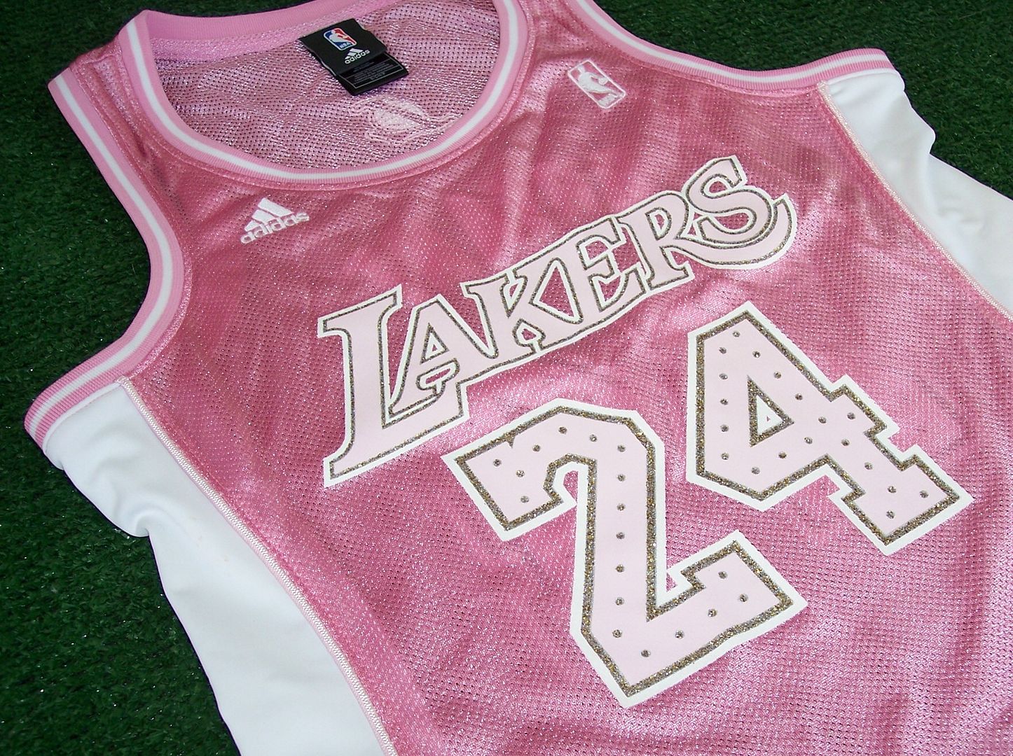 pink and white lakers jersey