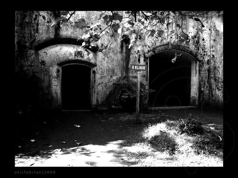 IMAGE: http://i218.photobucket.com/albums/cc266/neoneoneo/fotofoto/klinikserem1.jpg