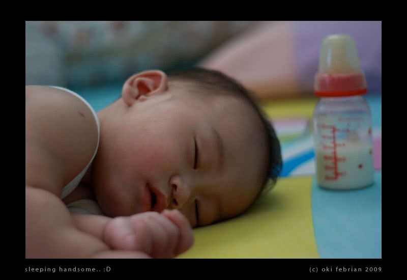 IMAGE: http://i218.photobucket.com/albums/cc266/neoneoneo/fotofoto/sleepinghandsome.jpg