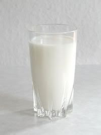 200px-Milk_glassDESPERU.jpg picture by imanprincess